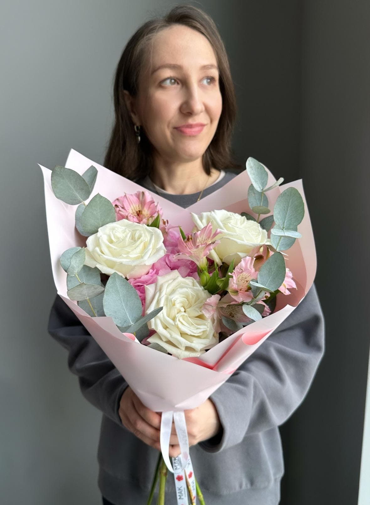 Букет #225 Гортензия, розы, альстромерия и эвкалипт