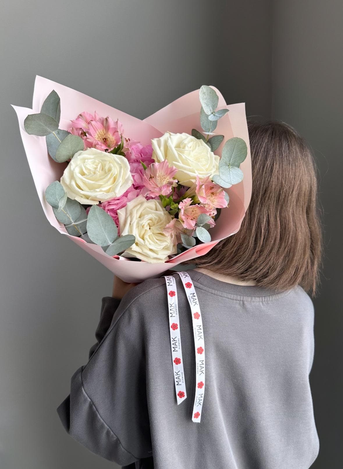 Букет #225 Гортензия, розы, альстромерия и эвкалипт