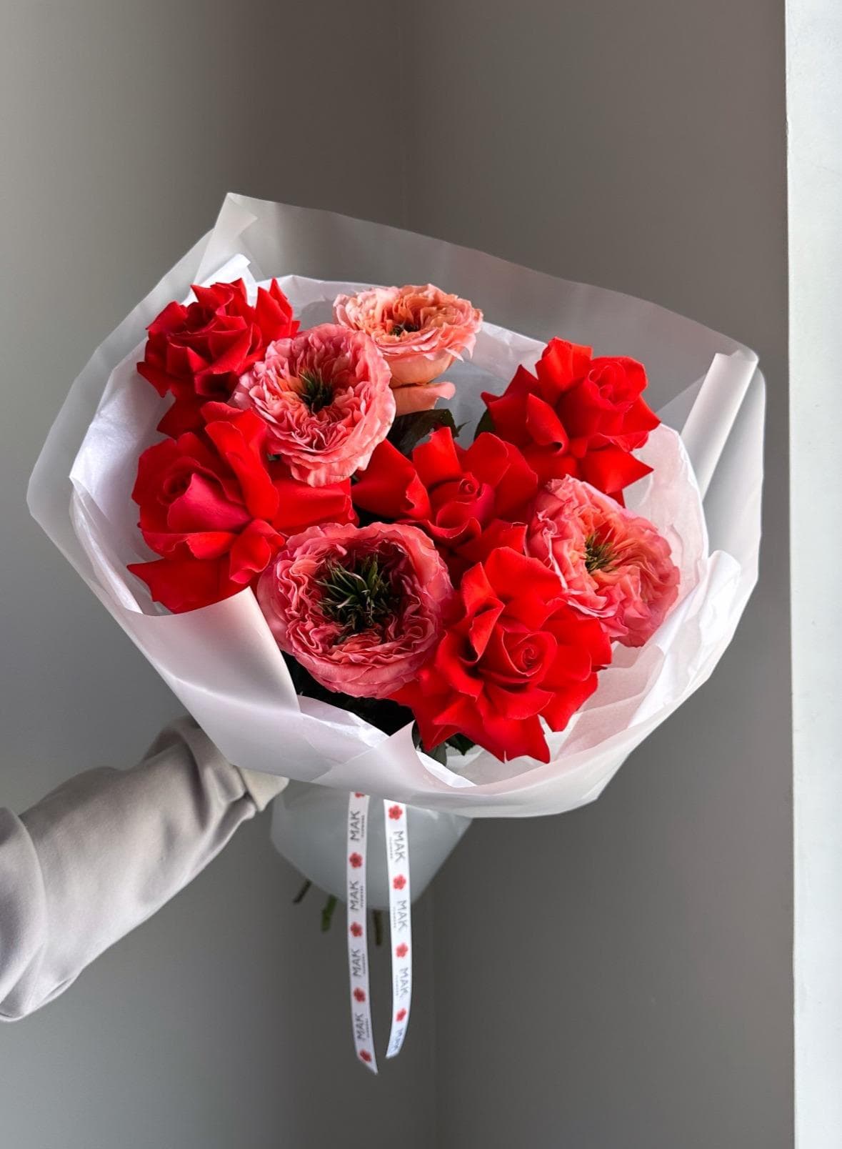 Букет №254 Пионовидные алые розы
