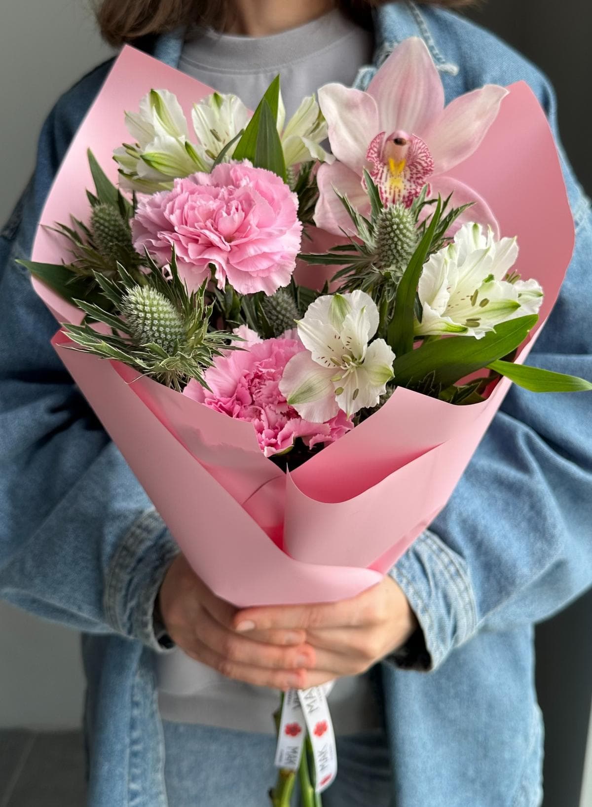 Букет #233 Орхидея, диантусы, альстромерия, эрингиум