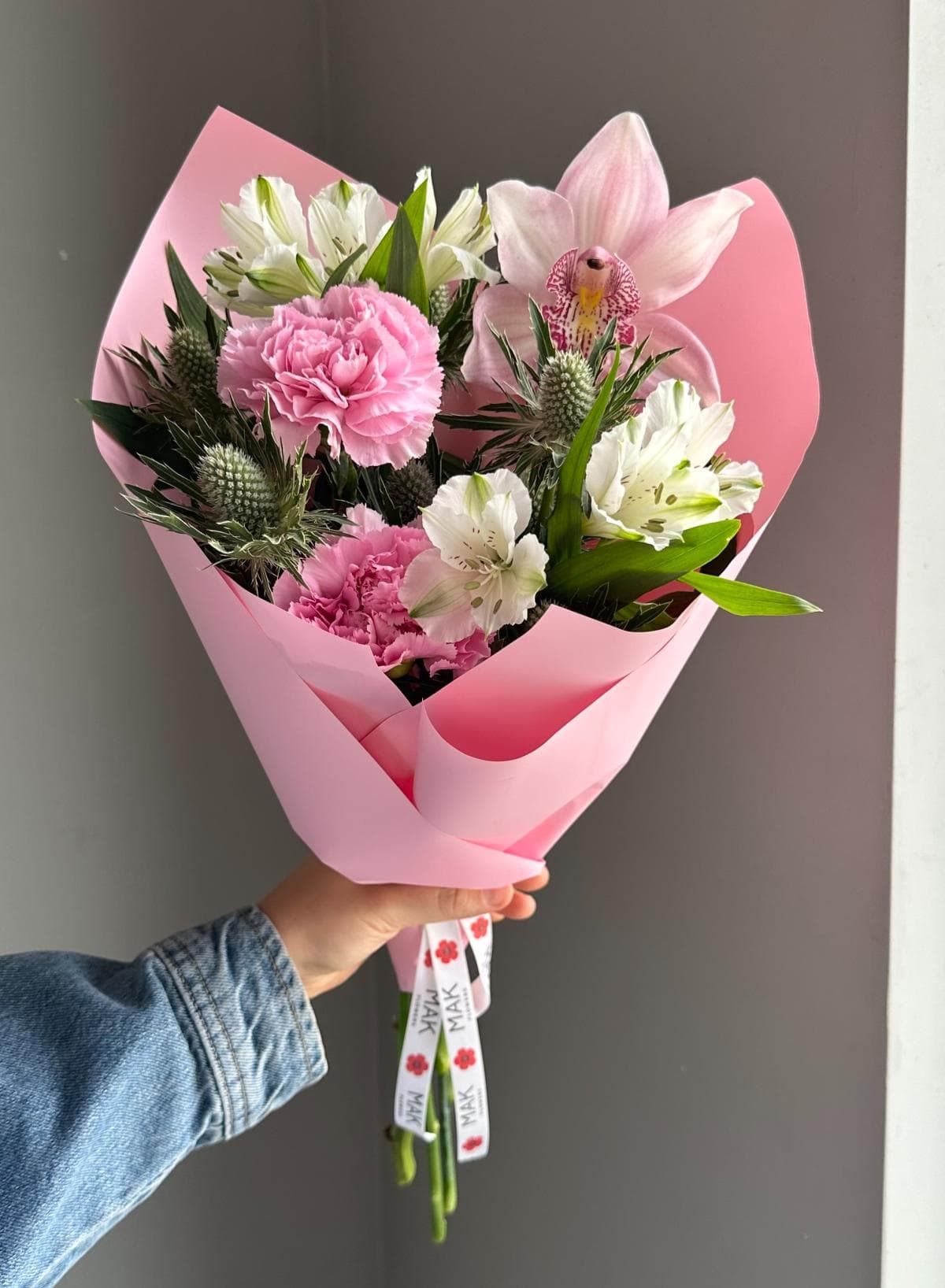 Букет #233 Орхидея, диантусы, альстромерия, эрингиум