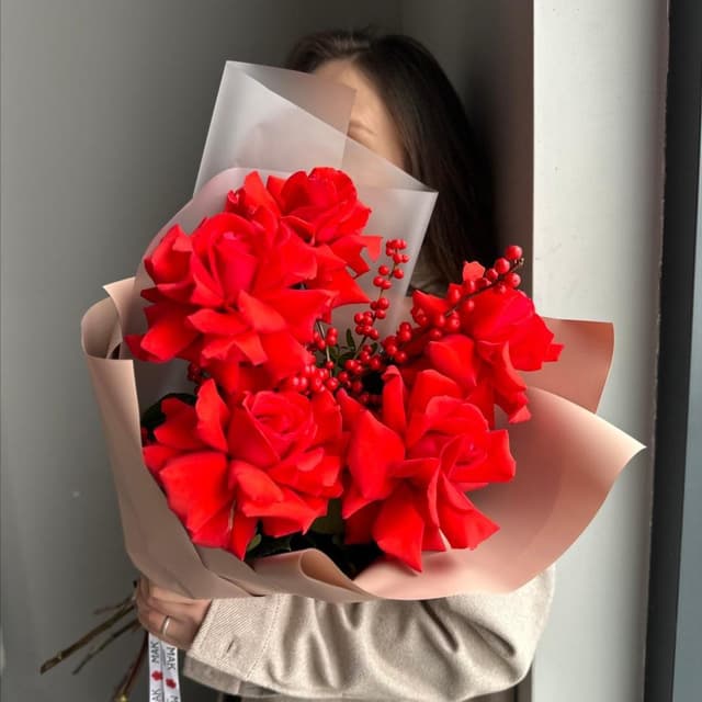 Букет #258 Роза "Нина", илекс