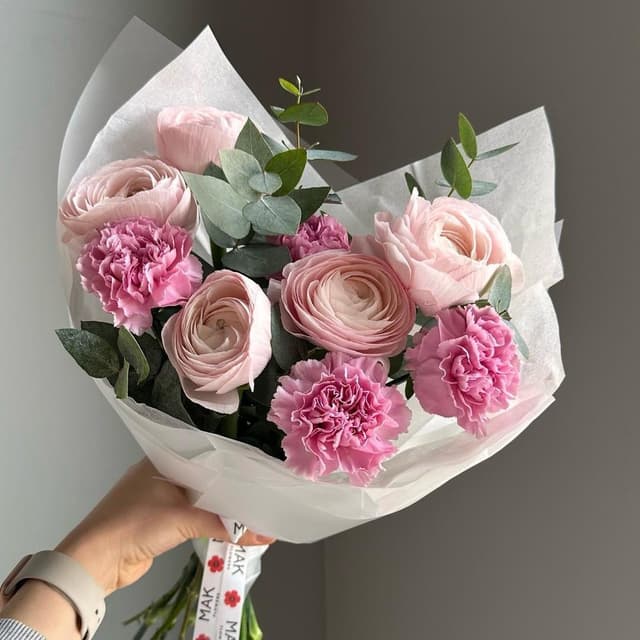 Букет #100 Ранункулюсы, диантусы