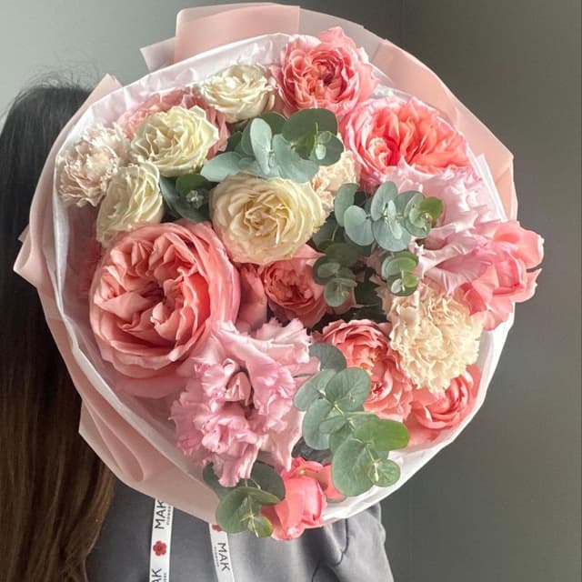 Букет #245 Пионовидные розы, эустома, диантусы