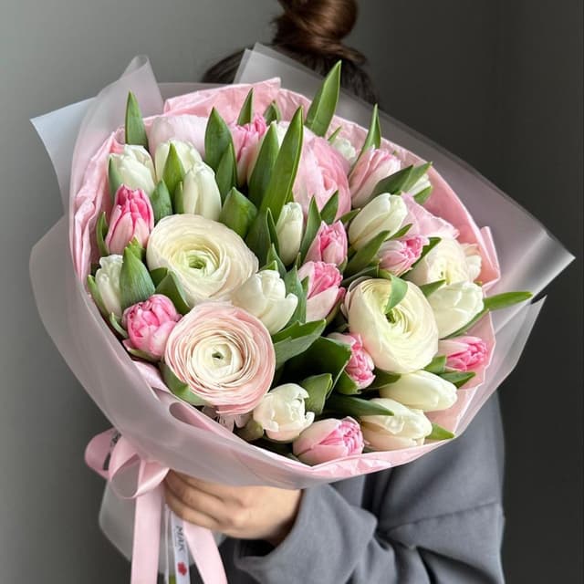 Букет #96 Ранункулюсы, тюльпаны