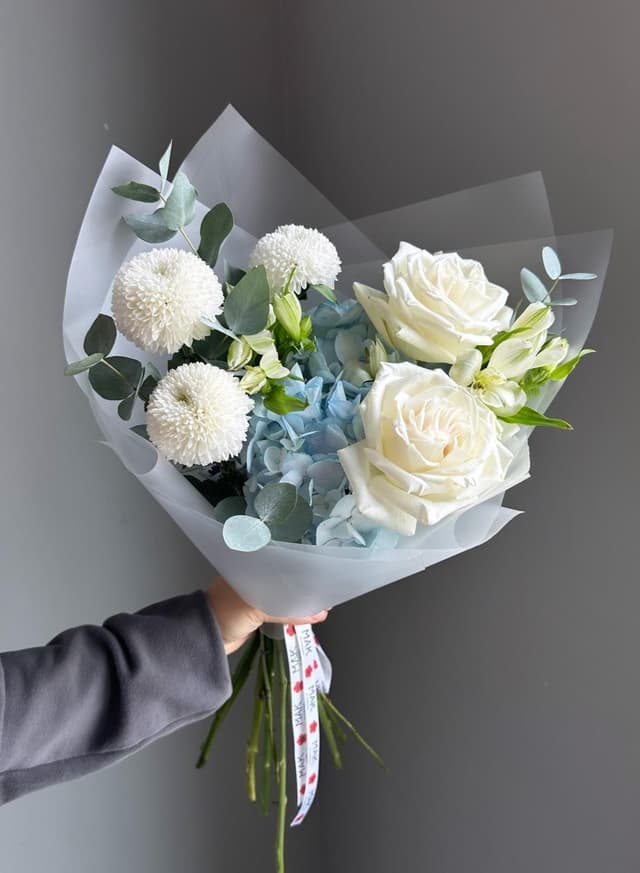 Букет #226 Гортензия, розы, хризантема и альстромерия