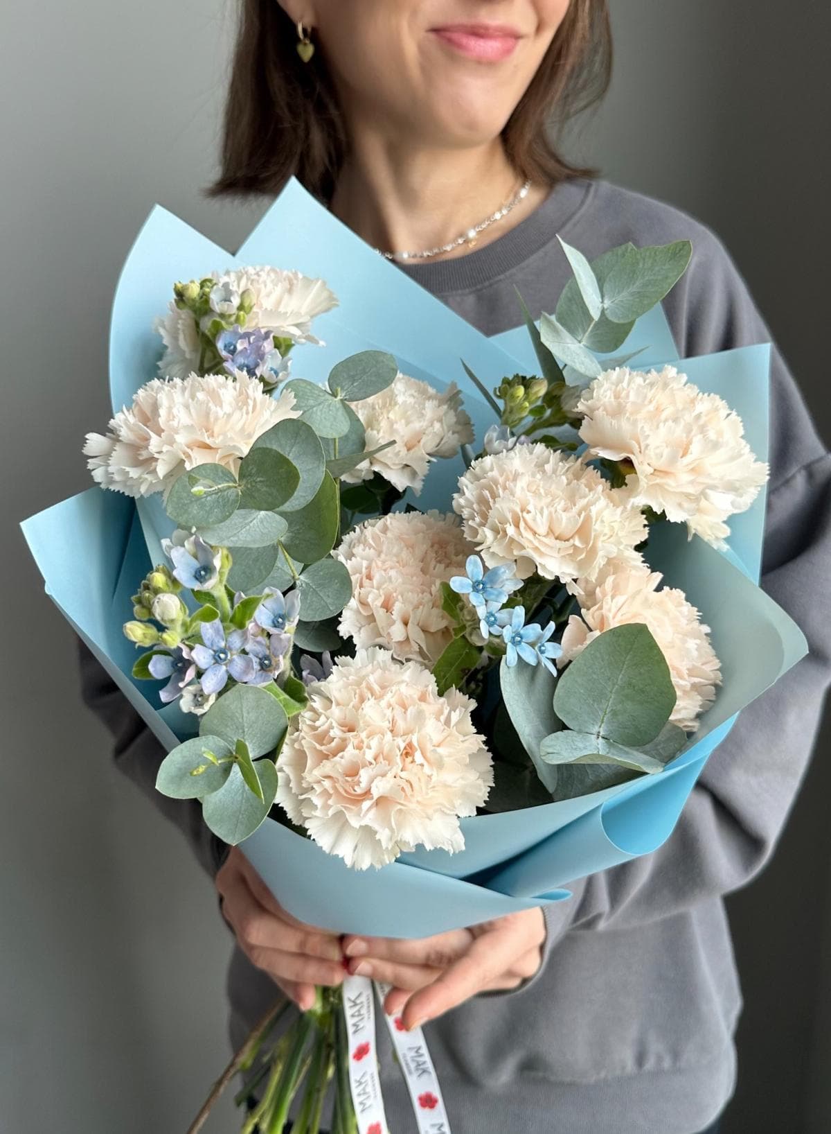 Букет #227 Диантусы, оксипеталум, эвкалипт