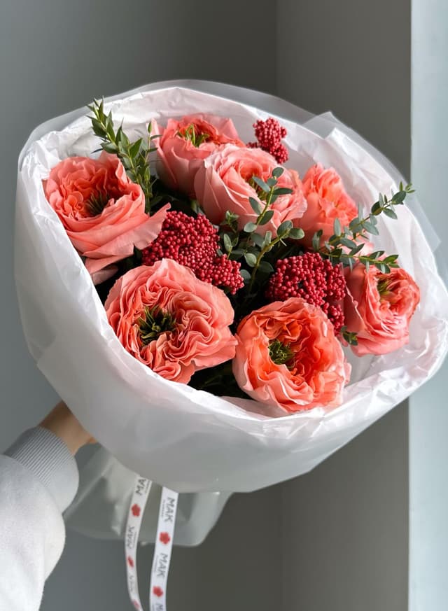 Букет #219 Пионовидные розы, сухоцветы, эвкалипт