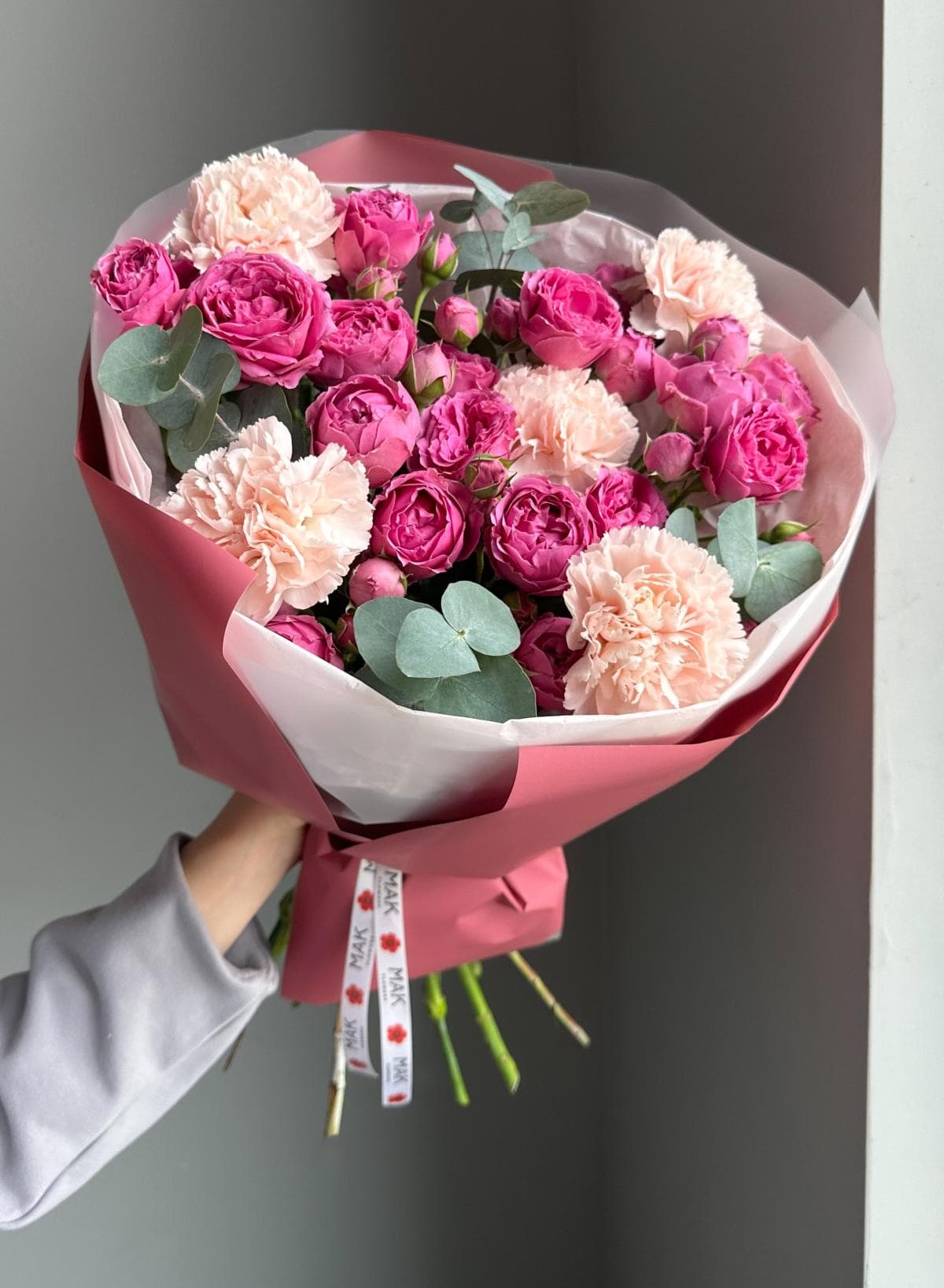 Букет #239 Пионовидные розы, диантусы