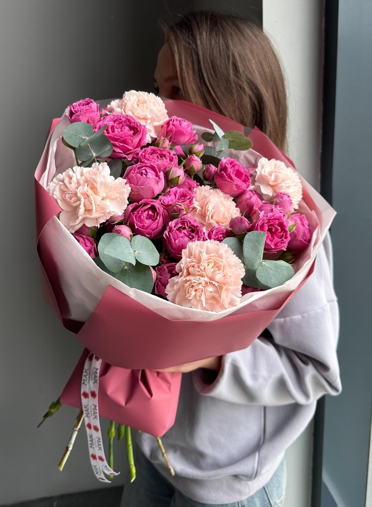 Букет #239 Пионовидные розы, диантусы
