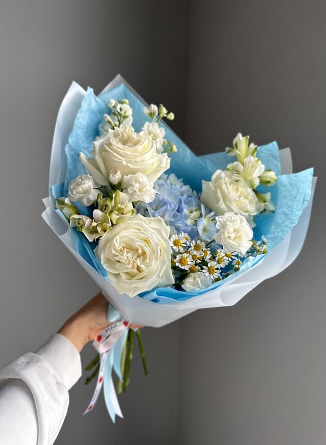 Букет #218 Гортензия, розы, маттиола