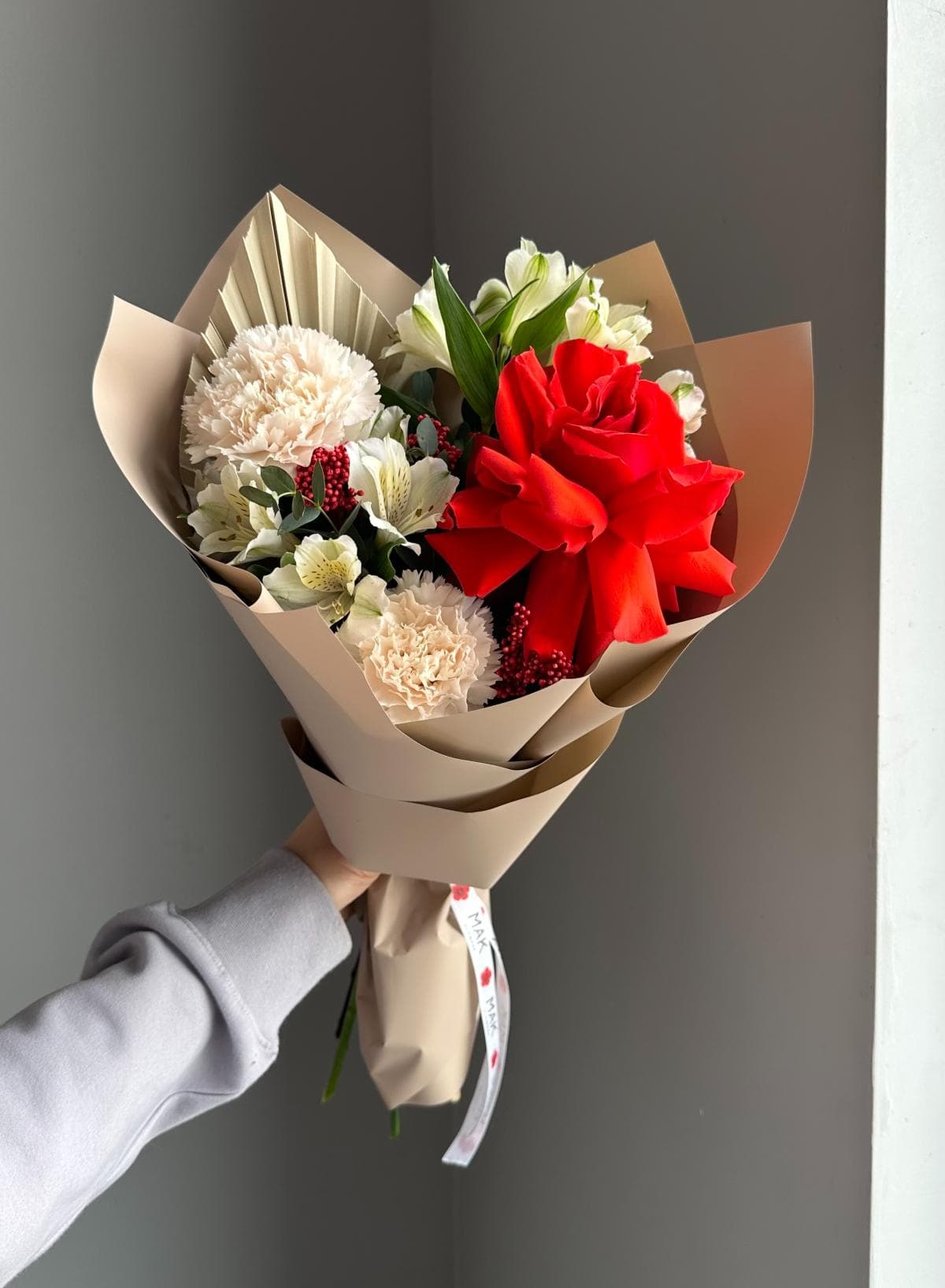 Букет #249 Роза "Нина", диантусы, альстромерия