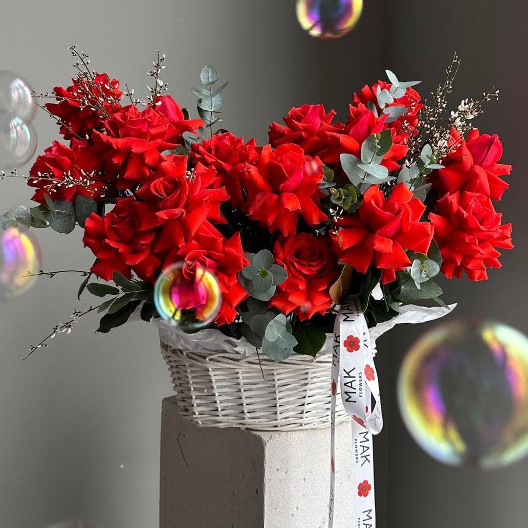 Корзина #319 Красные розы "Нина"