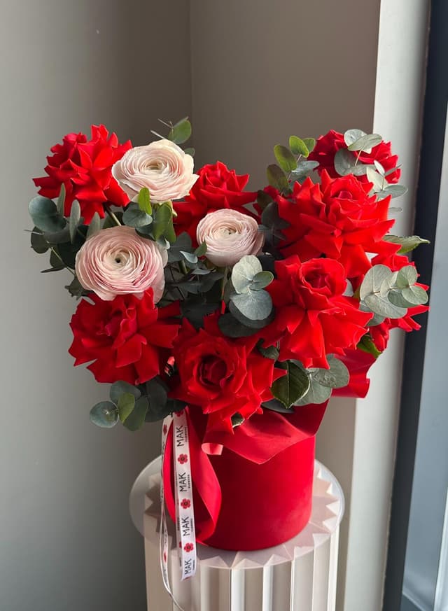 Коробка #327 Розы "Нина", ранункулюс Коробка #327 Розы "Нина", ранункулюс